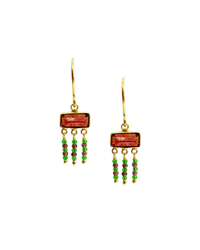 Le Fourbi de Capucine N54 boucles d’oreilles laiton doré grenat