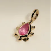 Astrid & Miyu Pink Sapphire Beaded breloque or saphir rose