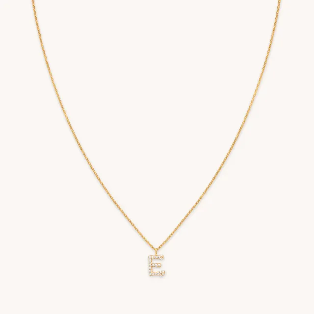 Astrid & Miyu E Initial Pavé pendentif collier doré lettre E