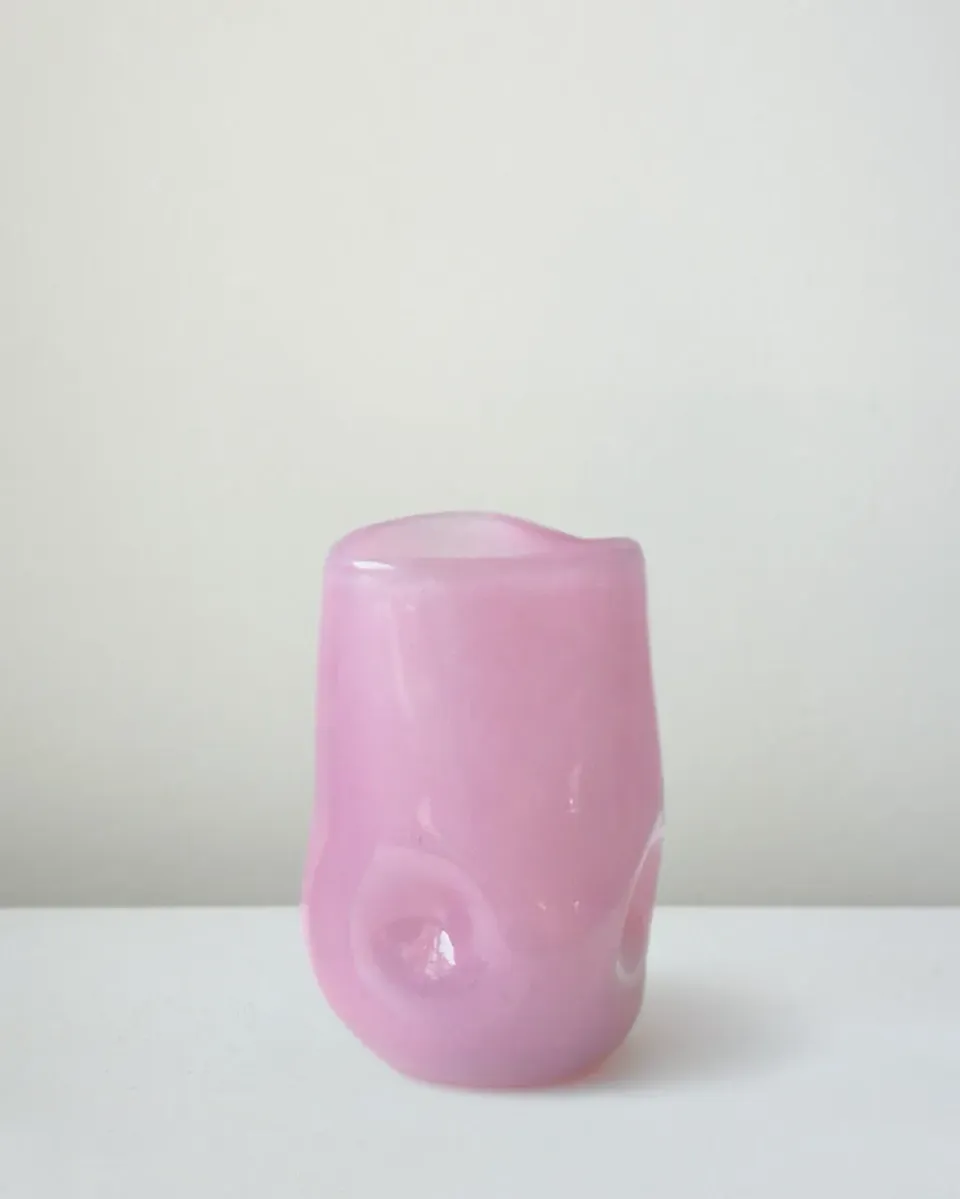 Completedworks Thaw verre haut verre recyclé rose