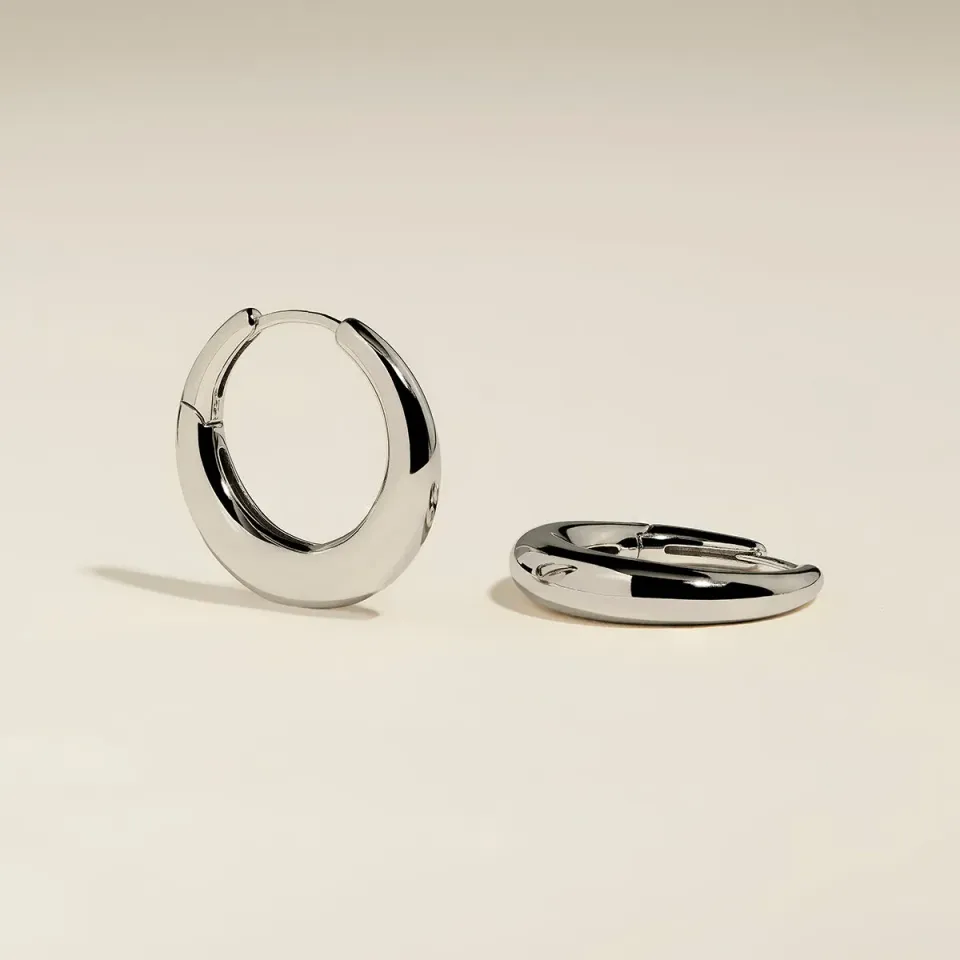 Astrid & Miyu Dome Hoops créoles argent bombées
