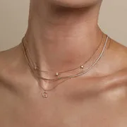 Astrid & Miyu G Initial Pavé Pendant collier or