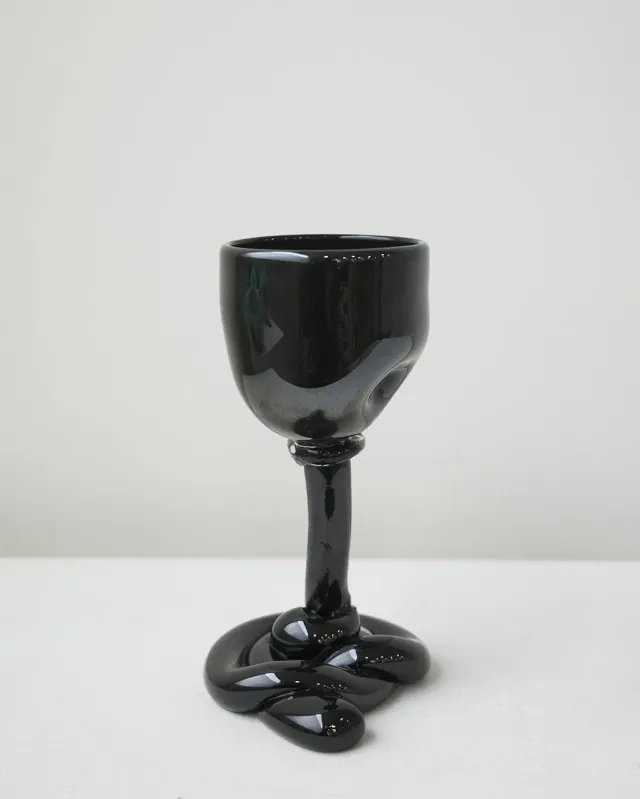 Completedworks Thaw verre vin noir recyclé
