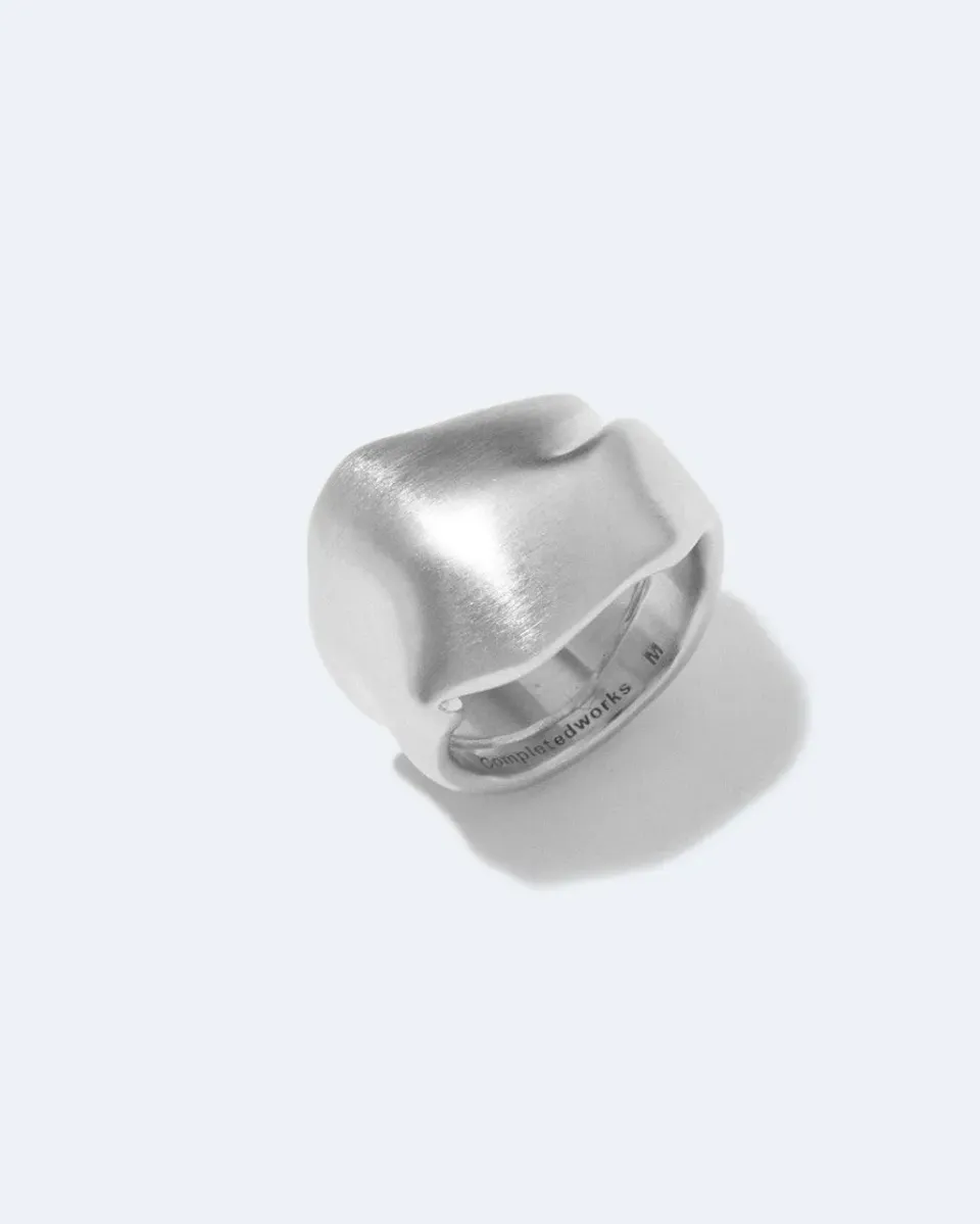 Completedworks Puffin bague plaqué platine argent sculptée