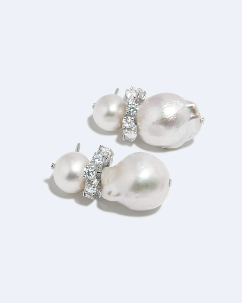 Completedworks Woah! boucles d'oreilles perles argent rhodié