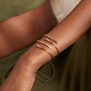 Astrid & Miyu Twist Cuff jonc bracelet doré torsadé