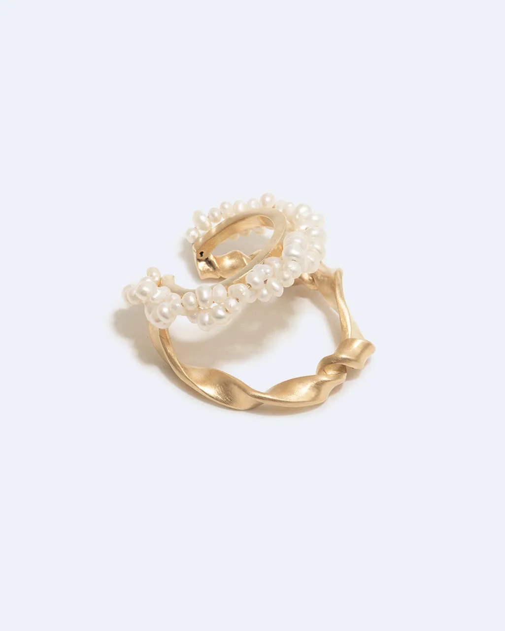 Completedworks A Negotiation with the Infinite ear cuff perle doré