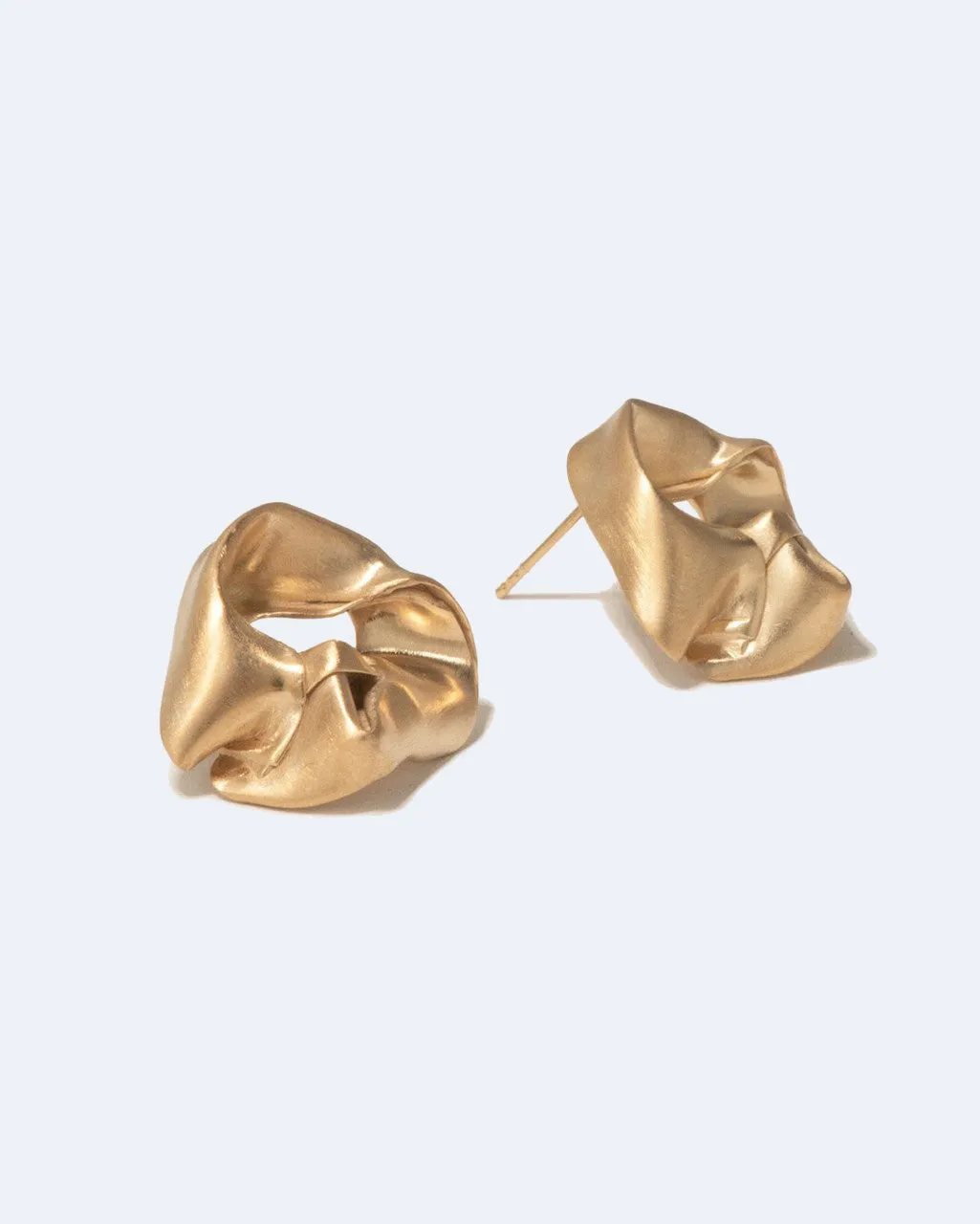 Completedworks Notsobig Scrunch boucles d'oreilles vermeil froissé