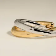 Astrid & Miyu Crossover Illusion Hoops boucles bicolore