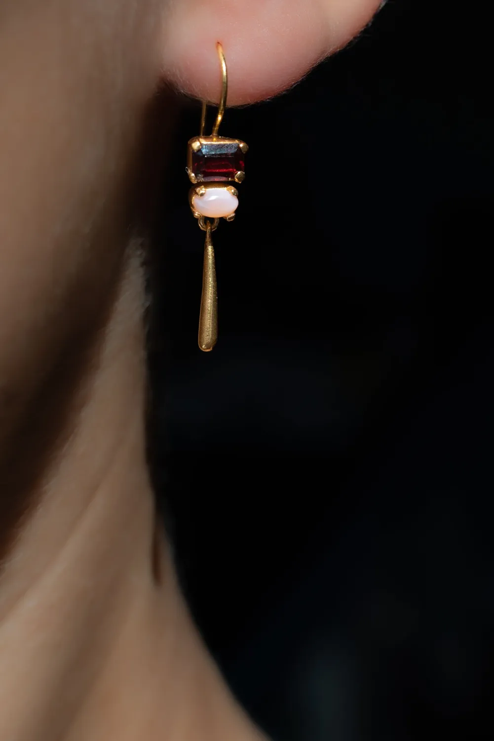 Le Fourbi de Capucine P62 boucles d’oreilles grenat opale rose
