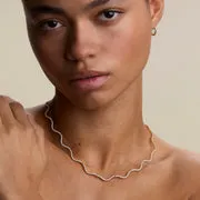 Astrid & Miyu Scalloped collier tennis doré