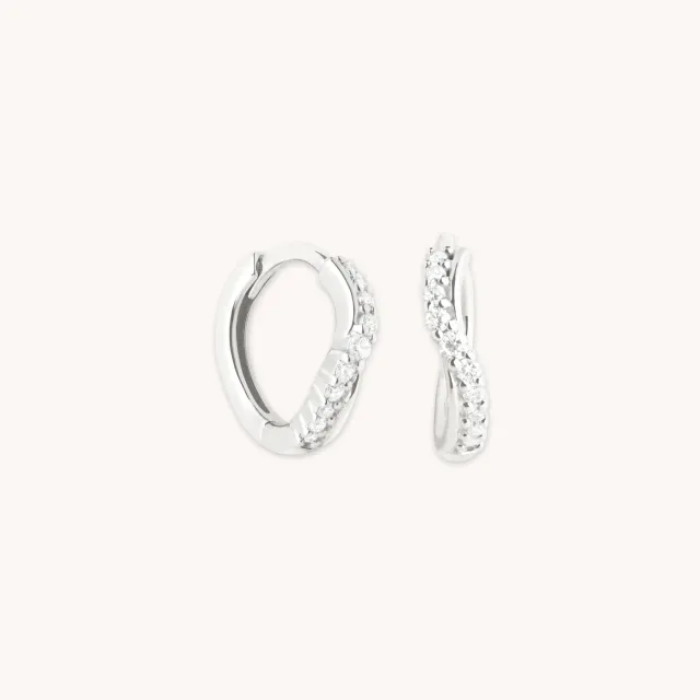 Astrid & Miyu Diamond Wave Huggies créoles or blanc diamants