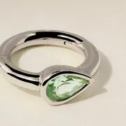 Astrid & Miyu Green Sapphire Pear piercing anneau or blanc