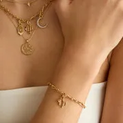 Astrid & Miyu Capricorn charm clip zodiaque doré