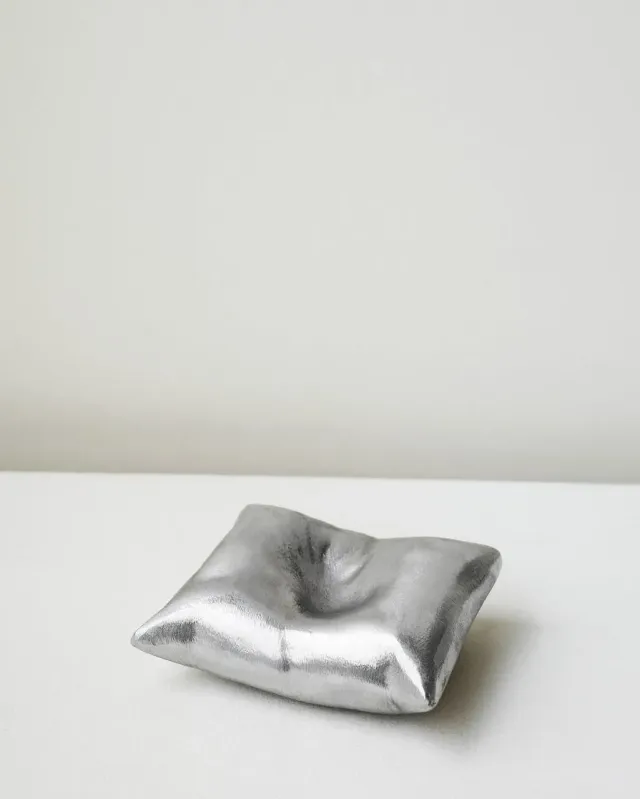Completedworks Bumped vide-poche aluminium argent