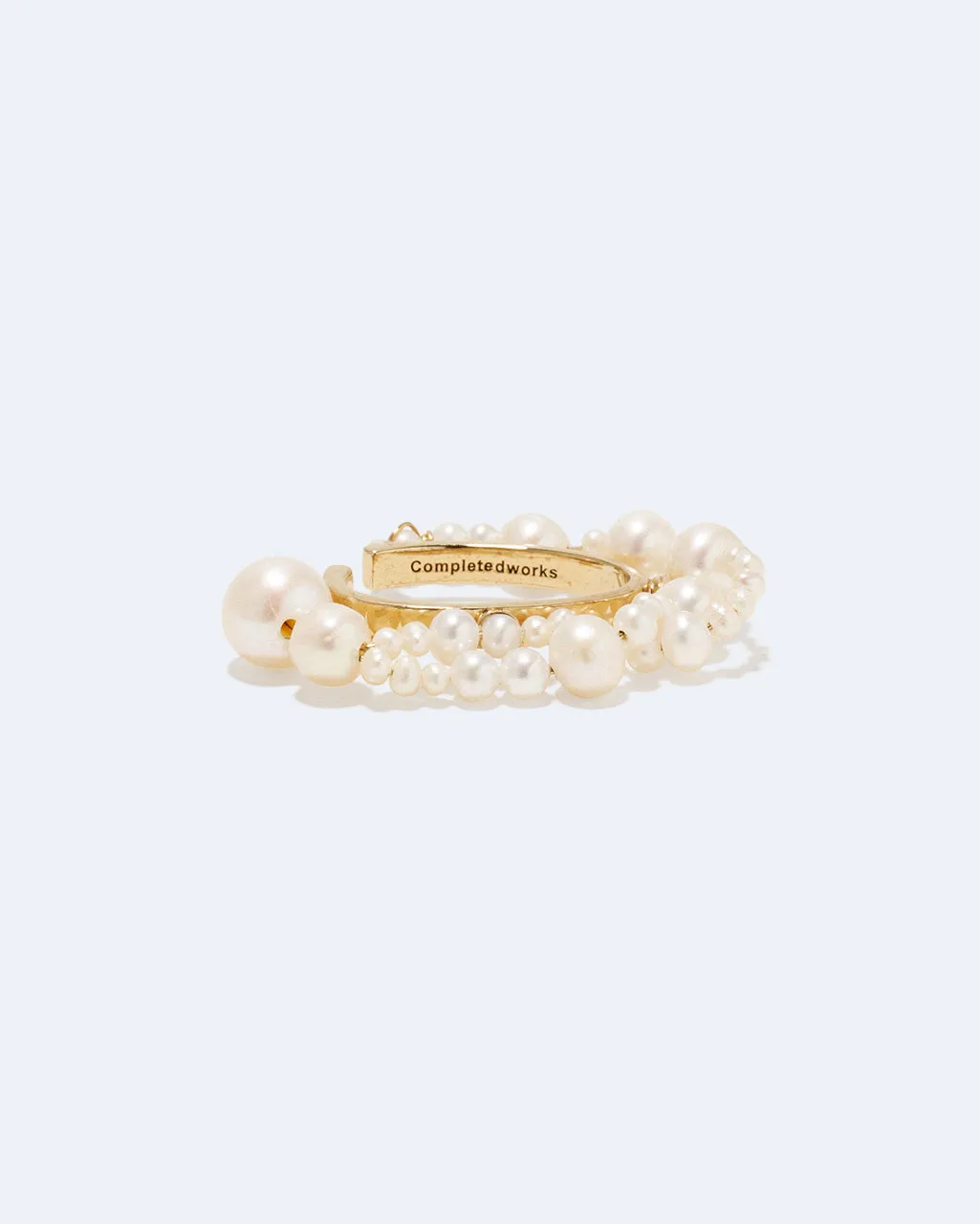 Completedworks Nimbus ear cuff perle vermeil or