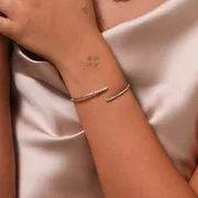 Astrid & Miyu Orbit Crystal Cuff manchette argent