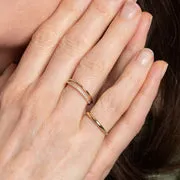 Astrid & Miyu Illusion Topaz Band bague or massif