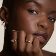 Astrid & Miyu Cosmic bague chevalière dorée
