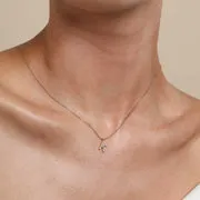 Astrid & Miyu K Initial Pavé collier doré initiale K
