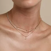 Astrid & Miyu J Initial Pavé pendentif collier doré lettre J