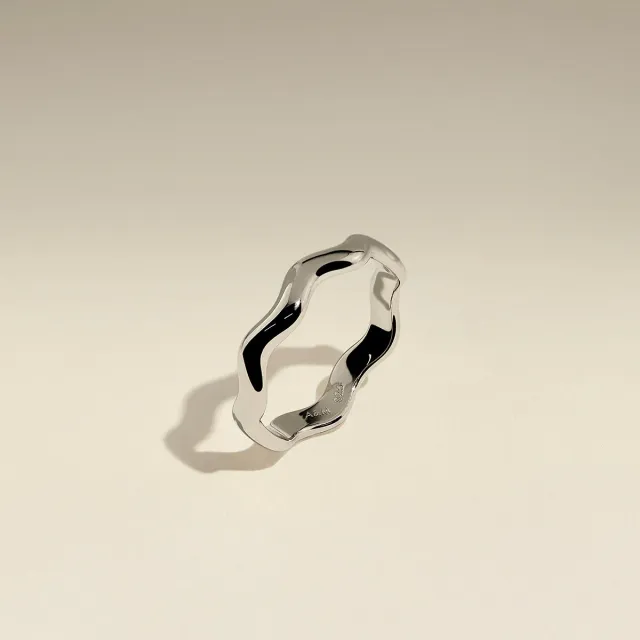 Astrid & Miyu Scalloped Band bague argent festonnée