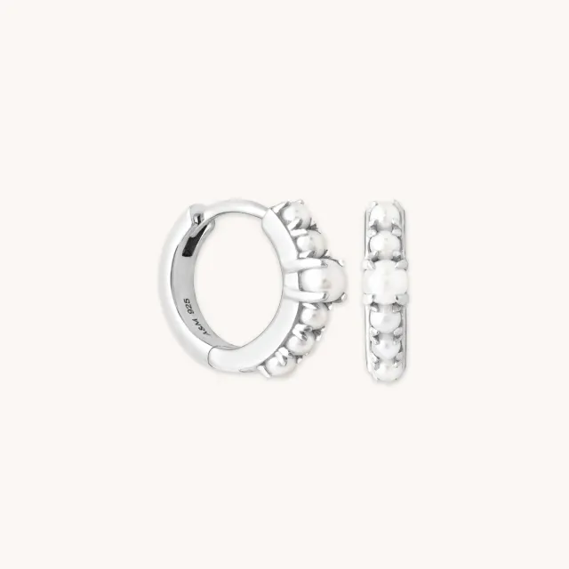 Astrid & Miyu Radiant Pearl Huggies créoles perles argent