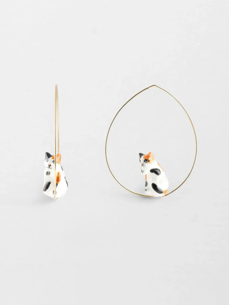 Nach Bijoux Moyennes créoles chat assis boucles d'oreilles porcelaine