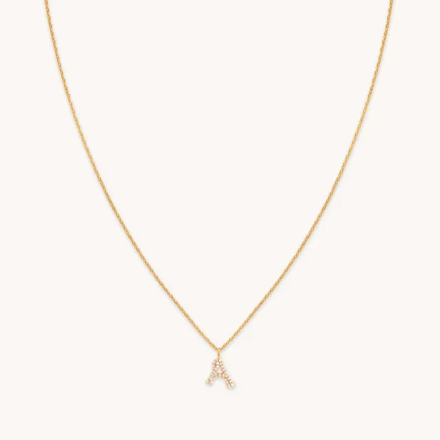 Astrid & Miyu A Initial collier pendentif pavé doré