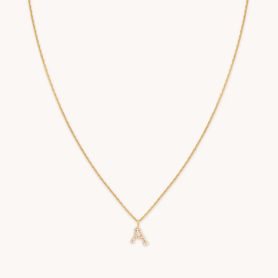 Astrid & Miyu A Initial collier pendentif pavé doré