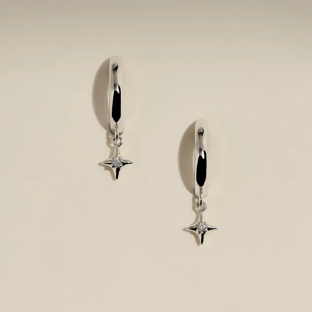 Astrid & Miyu Cosmic Star Charm créoles étoile argent