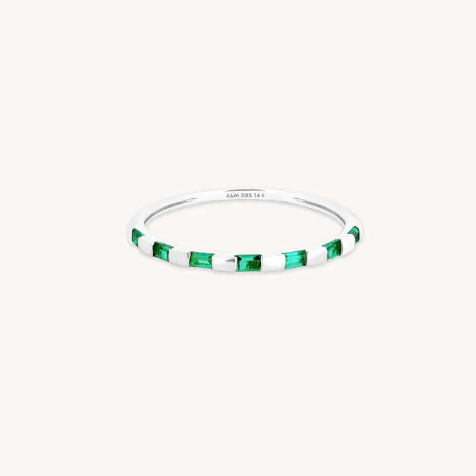 Astrid & Miyu Emerald Baguette bague or blanc massif