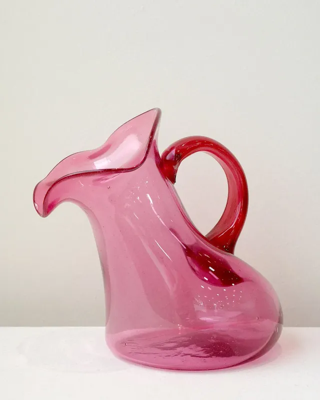 Completedworks Thaw carafe verre recyclé magenta grand modèle