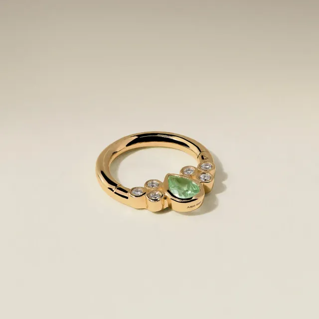 Astrid & Miyu Pear Daith Hoop piercing or massif diamant