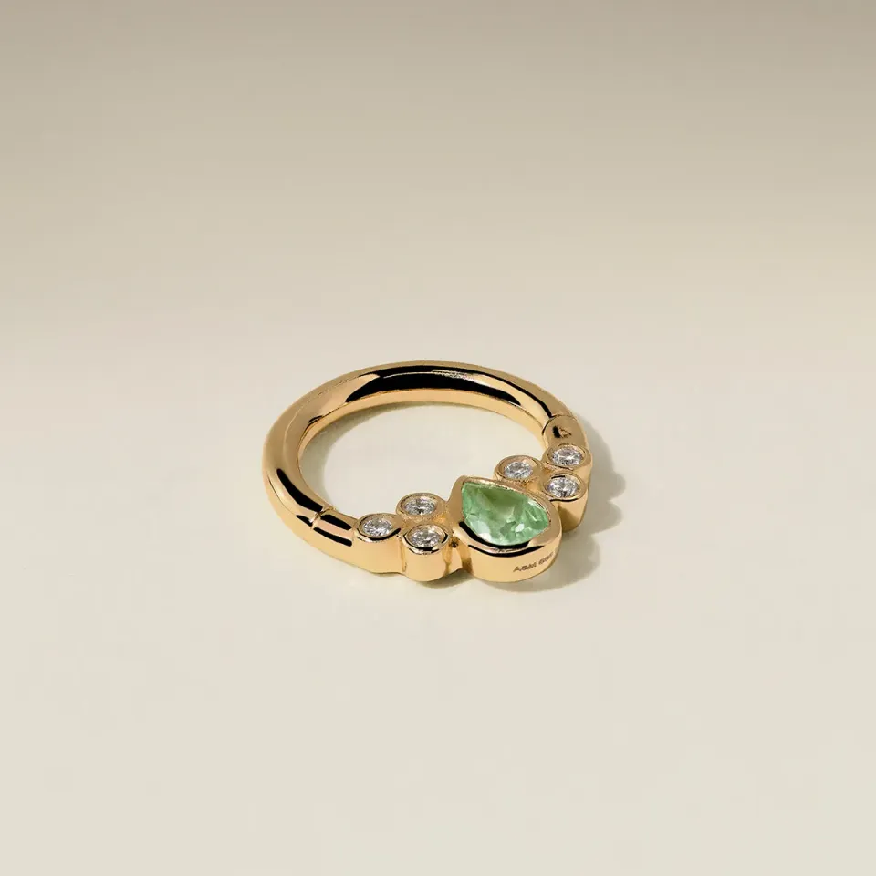 Astrid & Miyu Pear Daith Hoop piercing or massif diamant