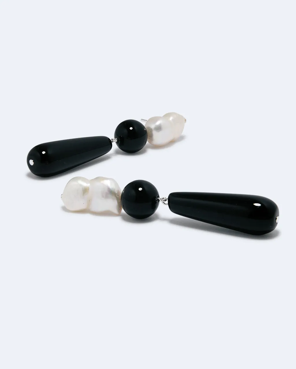 Completedworks Tarn II boucles d'oreilles perle onyx argent recyclé