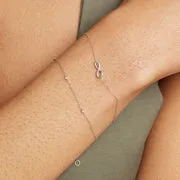 Astrid & Miyu Infinite bracelet or blanc porte-charms
