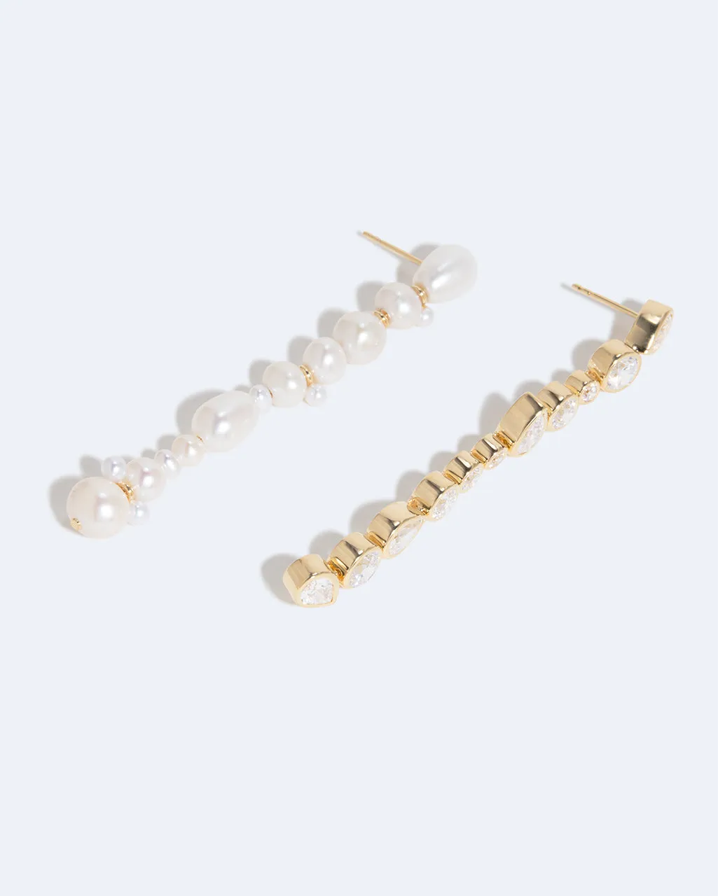 Completedworks Glitch boucles perle zirconia vermeil dépareillées