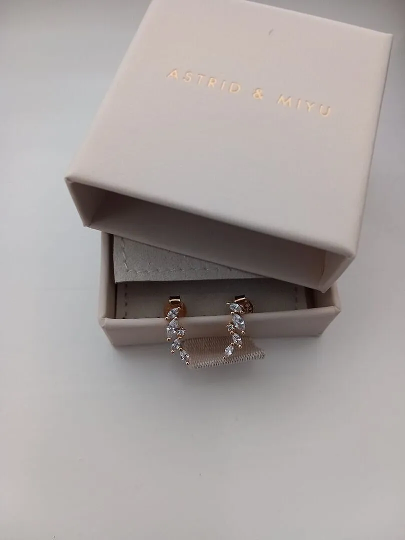 Astrid & Miyu Navette Climber clous cristal doré