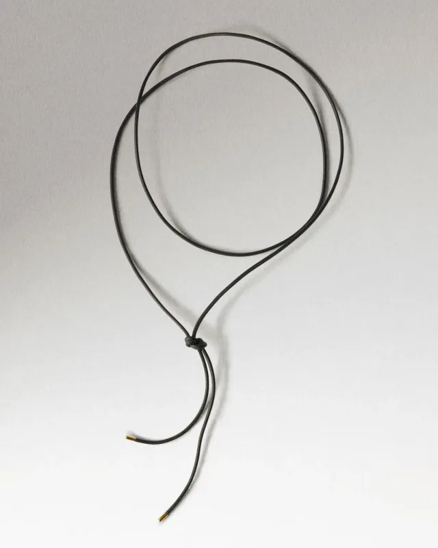 PDPAOLA Dana collier cuir 95 cm à breloques doré