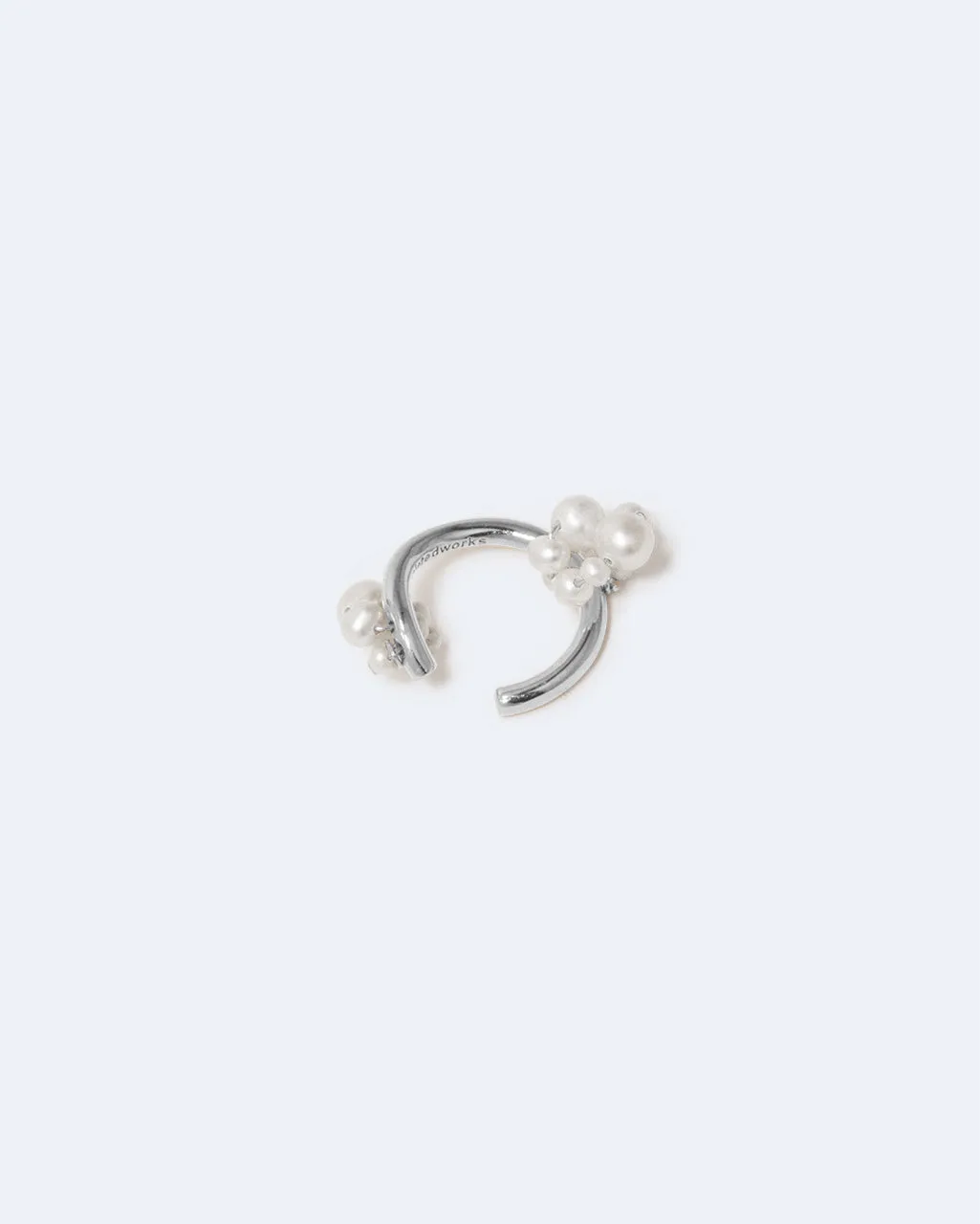 Completedworks Surfacing ear cuff perle argent recyclé