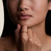 Astrid & Miyu Sunset Pear Band bague dorée pierre poire