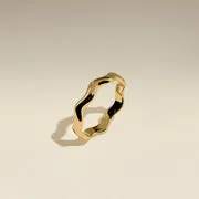Astrid & Miyu Scalloped Crystal bague dorée pavée