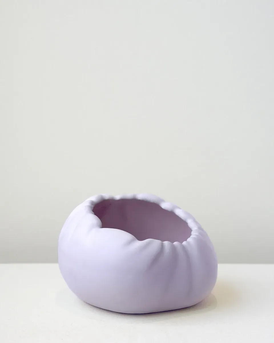 Completedworks Fold Croissant petit bol céramique lilas