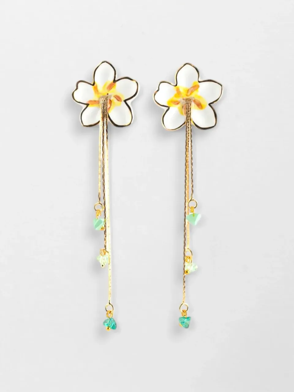 Nach Bijoux fleur de poirier boucles pendantes 10 cm blanche
