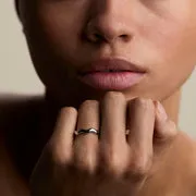Astrid & Miyu Scalloped Band bague argent festonnée