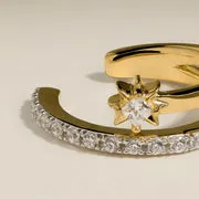 Astrid & Miyu Cosmic Illusion Crystal ear cuff doré