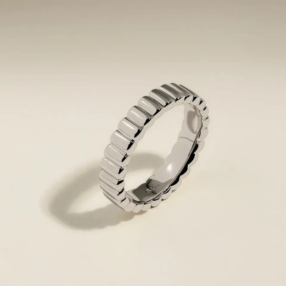 Astrid & Miyu Ridged bague argent striée finition polie