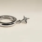 Astrid & Miyu Cosmic Star Charm créoles étoile argent
