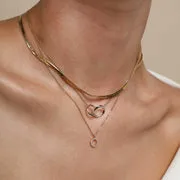 Astrid & Miyu Initial O collier pendentif or pavé